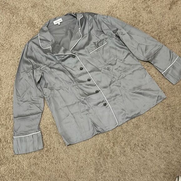 Ettitude Women's M Long Sleeve Sateen Stripe Pajama Top Fog Gray Minimalist New - Picture 1 of 12